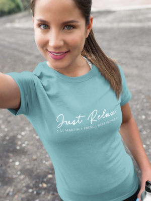 selfie-mockup-of-a-pretty-girl-about-to-go-for-a-walk-a16904